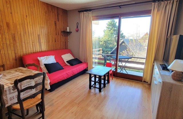 Charming Studio for 4 with Mountain Access and Southwest Balcony