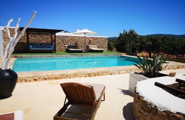 CHARMING IBIZAN FINCA WITH TRUE CHARACTER PRIVATE POOL AIRCON WIFI BBQ & PARKING