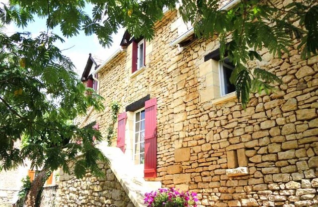 Charming Cottage Near Sarlat with Garden and Modern Amenities