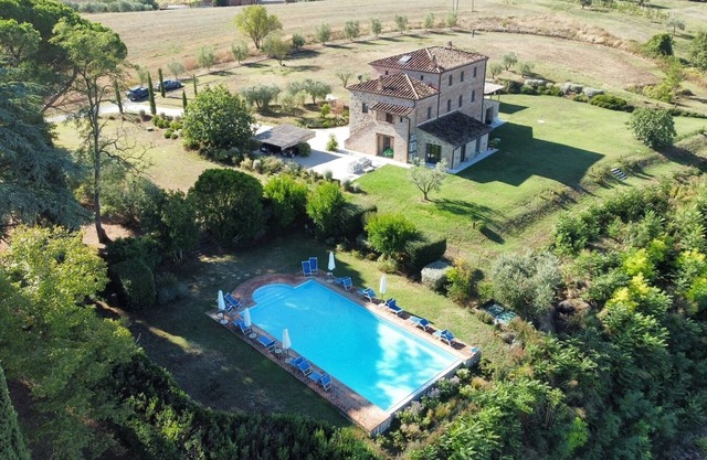 Charming Cottage with vue- 450 M2, private swimming pool, Air-co