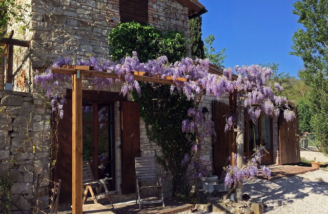 Charming house with private pool and stunning views on the Tiber valley
