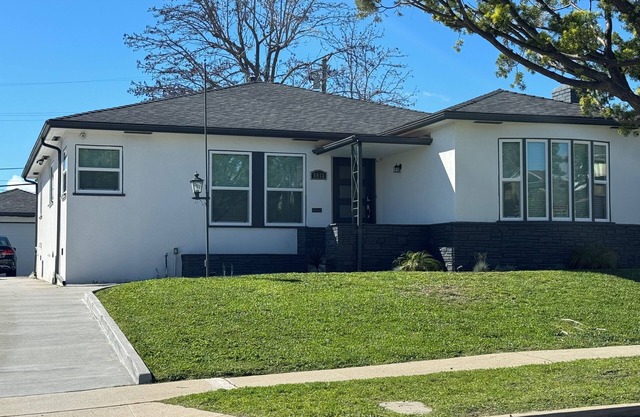 Charming 3-bedroom house with WiFi and AC in View Park-Windsor Hills near LAX.