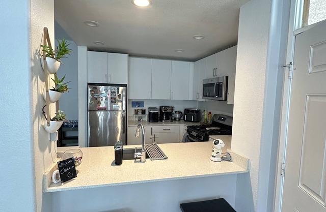 Charming 1-bedroom apartment with WiFi, AC in Santa Clarita