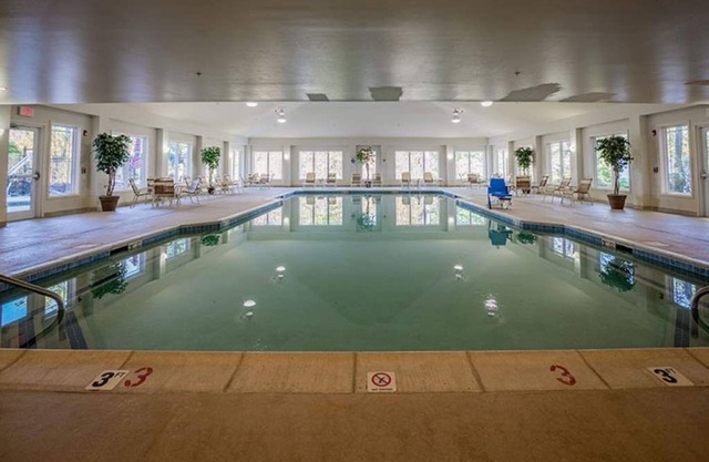 Charming 1 Bedroom - 4 Star Resort w/heated pool, gym, wi-fi, lot's more!