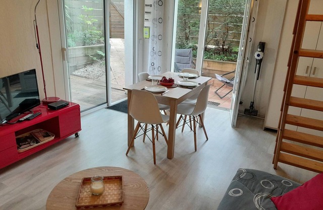 Charming 1-Bedroom Apartment Near Capbreton Beaches with Parking and Outdoor Space