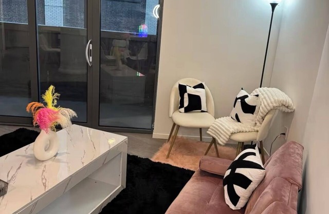 Charming 1-bedroom apartment in wonderful Cleveland with fitness room, game room