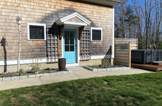 Charming 1-bedroom apartment with WiFi, AC in awesome Kennebunk.