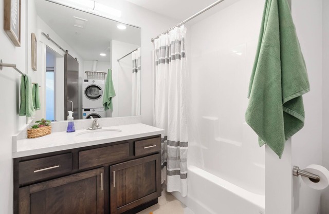 Charming 1-bedroom apartment with WiFi, AC in enjoyable Waterloo