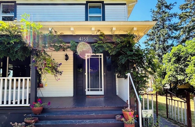 Charming 1-bedroom apartment in the heart of vibrant Foster-Powell, SE Portland