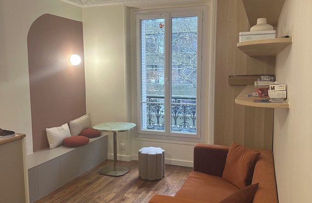 Charming 1-bedroom apart in enchanting Paris/15min walk from to Champs Elysees