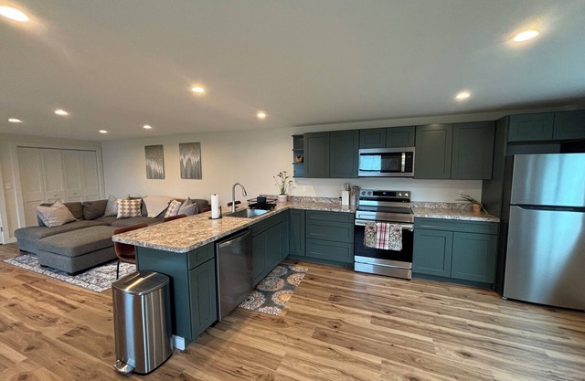 Charming 1-bedroom apartment with AC, WiFi in West Burke