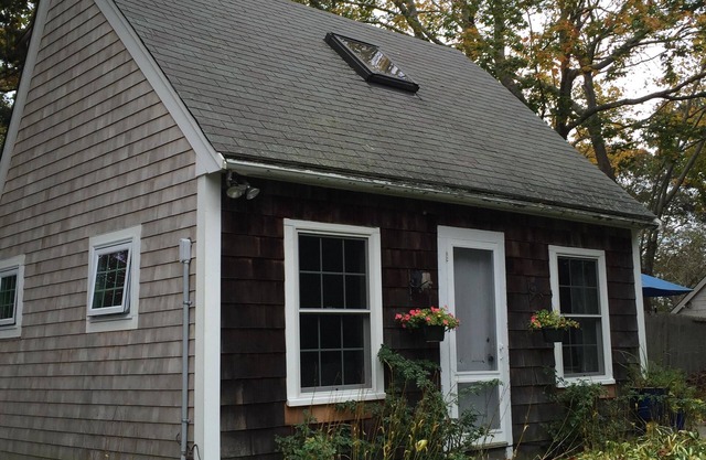 Charming 1 Bedroom Cottage Close To Beautiful Craigville Beach