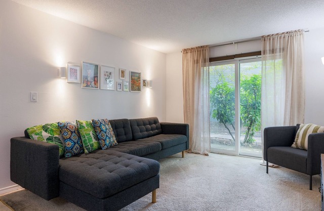 Charming 1-bedroom condo in Beaverton, close to Nike and Intel.