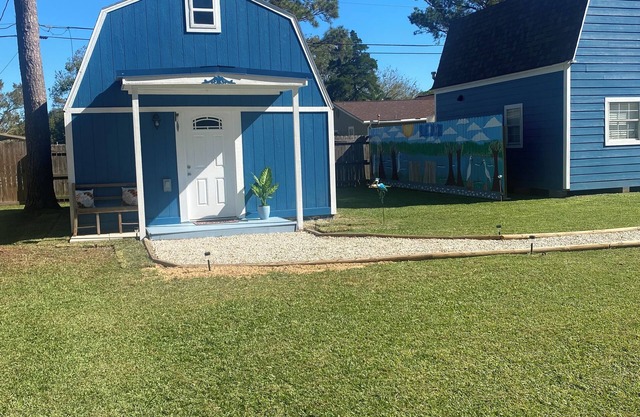 Charming 1-bedroom cottage in Dickinson,Tx with WiFi,