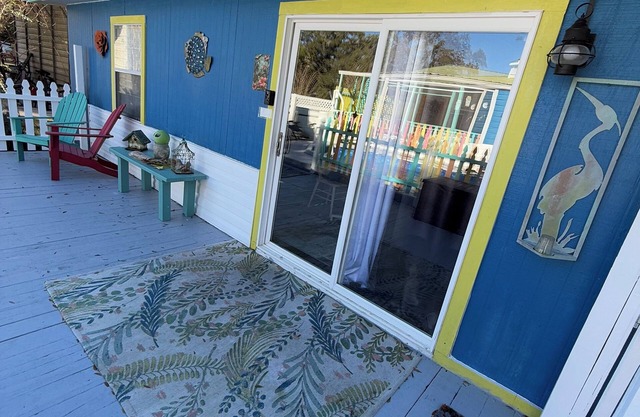 Charming 1-bedroom cottage in Dunnellon with saltwater pool and AC
