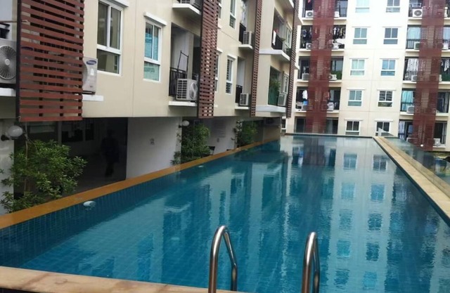 Charming 1-bedroom condo in brilliant Bangkok with WiFi, AC