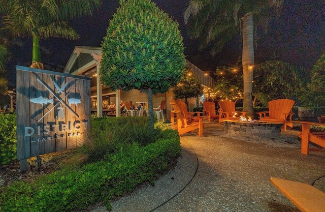 Charming 1-bedroom cottage in Port Salerno Waterfront District with Boat Dock