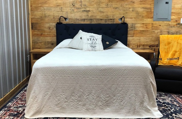 Charming 1-bedroom guesthouse with all the amenities for your stay.