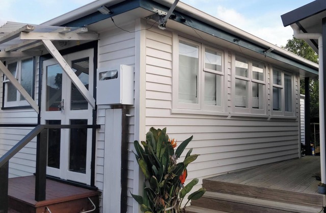 Charming 1-bedroom house in enchanting Upper Hutt with WiFi
