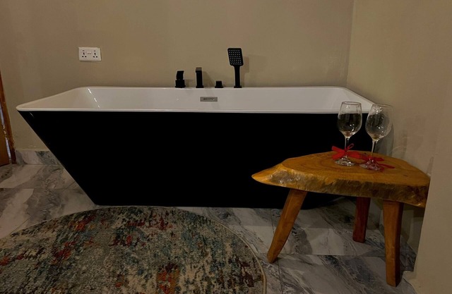 Charming 1-bedroom hotel in amazing Winneba with AC #1