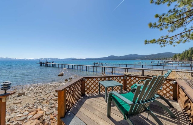 Charming 1 bedroom Lakefront