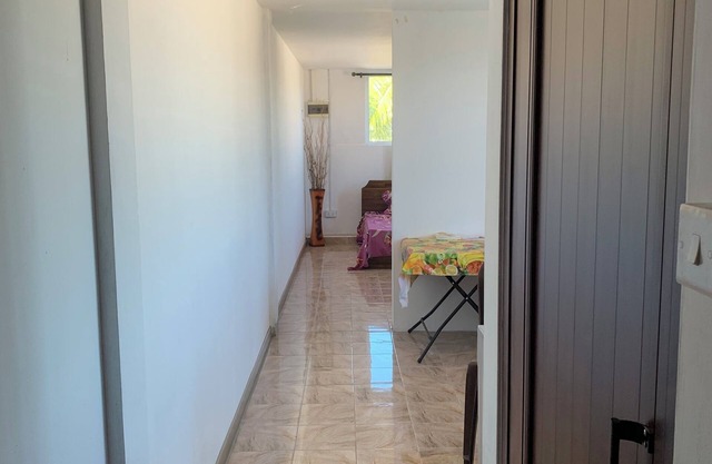 Charming 1-bedroom apartment in Terre Rouge with WiFi