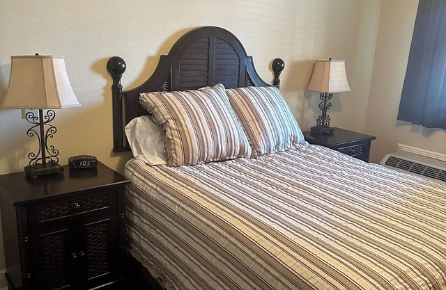 charming 1-bedroom rental is located blocks from Auburn's Stadium/campus