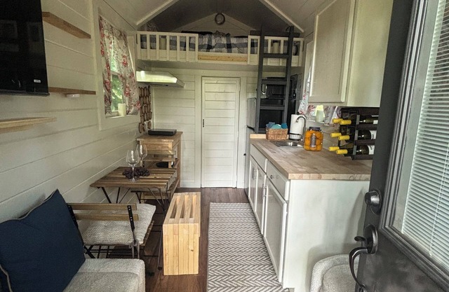 Charming 1-bedroom tiny house in north Durango with WiFi, AC