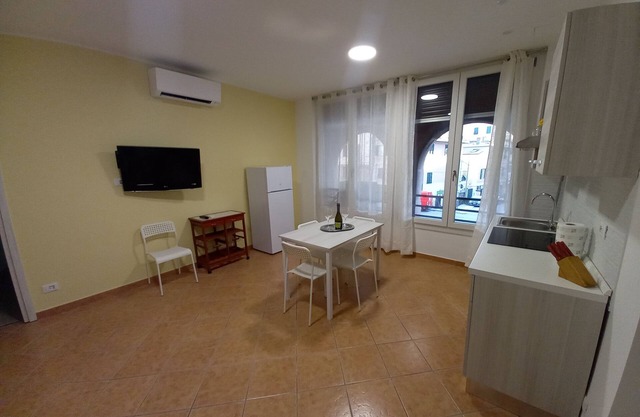 Charming 1-bedroom townhome in welcoming Genova with WiFi, AC