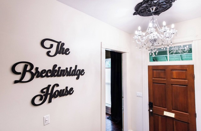 Charming 1-bedroom Unit, Beautiful Louisville with 1 Queen bed, 1 king pull out,
