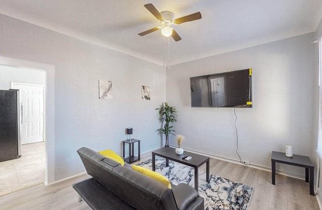 Charming 1-bedroom house in marvelous Albuquerque with WiFi, AC