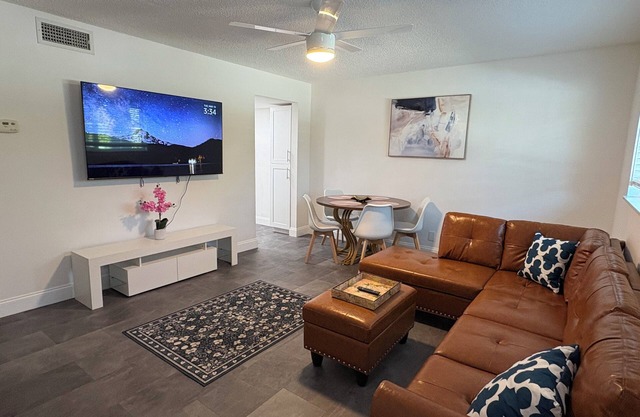 Charming 1-bedroom apartment with WiFi, AC in delightful Delray Beach