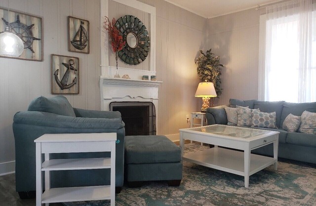 Charming 1 bedroom house in relaxing Shelbyville close to Toledo Bend Lake.