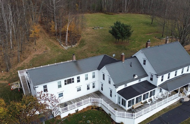 Charming 10+ Bedroom White Mountains Home close to Santa's Village and ski areas
