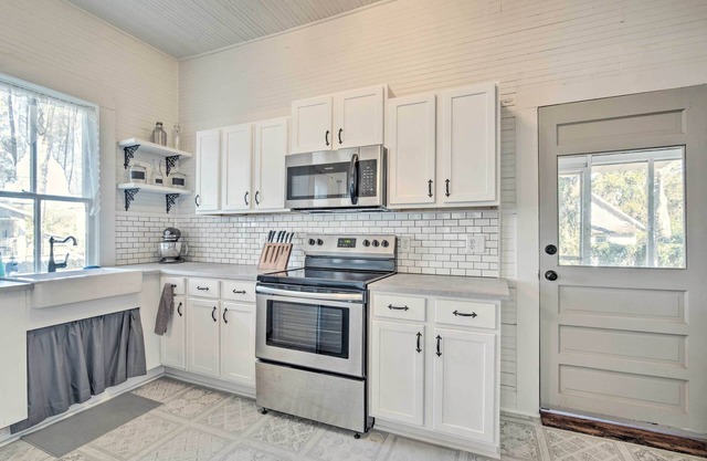 Charming 100-year-old Home < 1 Mi to Downtown