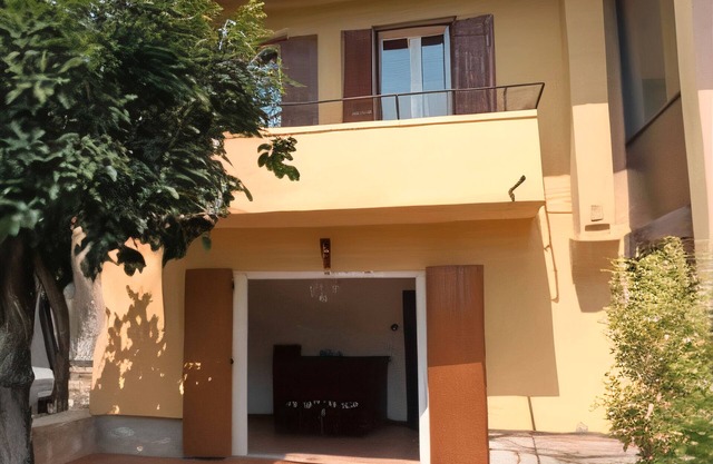 Charming 110m2 rustic house with WiFi, air conditioning, parking, and garden.