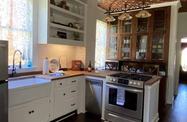Charming 1913 3 Bedroom 2 Bath Dutch Brick Haus