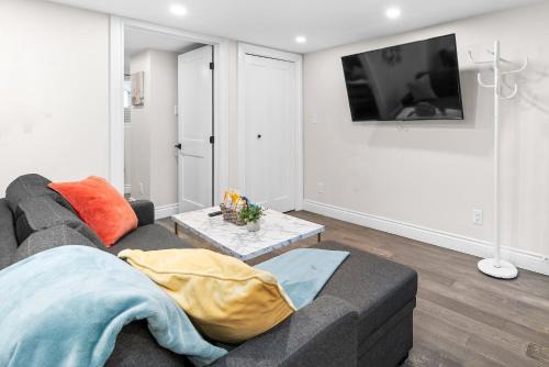 Charming 1BR Flat in Ottawa Historic Lower Town