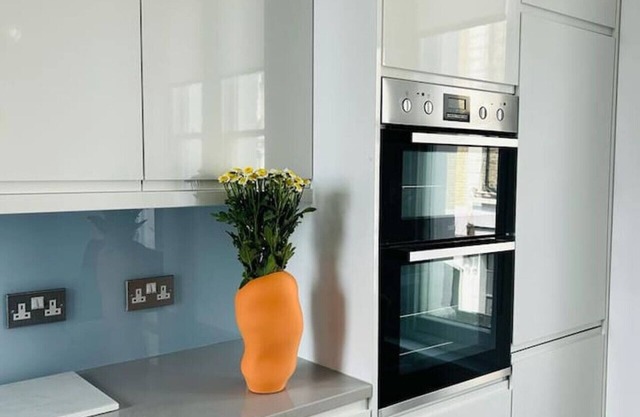 Charming 1st Floor 1BR Belsize Park Apartment