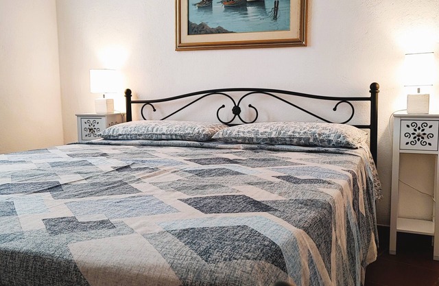 Charming 2-bedroom cottage with WiFi, AC in lovely Quartu Sant'Elena