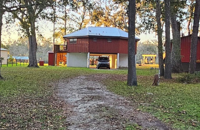 Charming 2 Bed/2 Bath On the Suwannee River near Rock Bluff Springs.