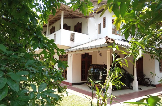 Charming 2-Bed Apartment in Weligama