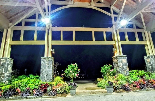 Charming 2 bed Condo at Attitash Grand Summit Hotel sleeps 6. Ski-in/Ski-out.