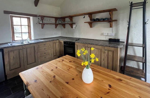 Charming 2 bed cottage in rural Wales, perfect for all the family.