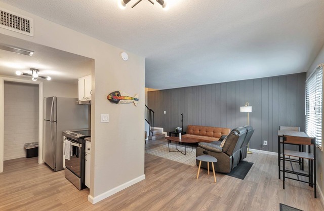 Charming 2-Bed Home in Old Town