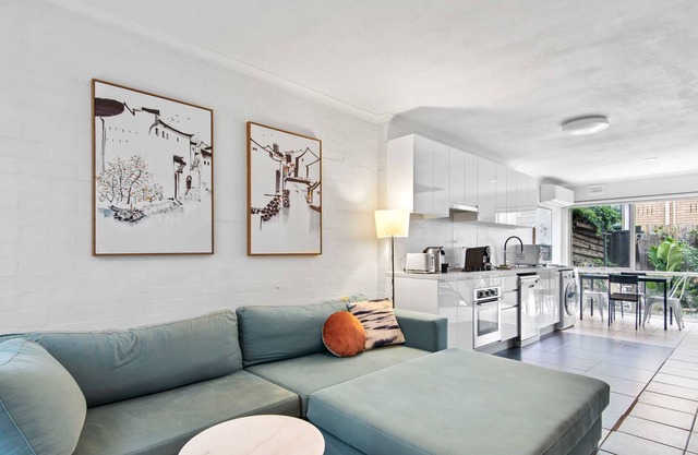 Charming 2-Bed Terrace by Highpoint Shops
