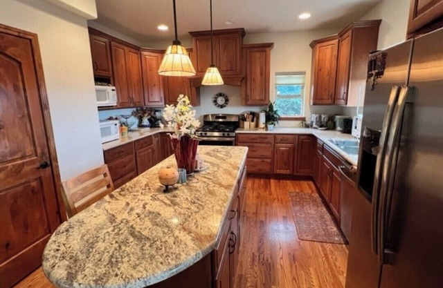 Charming 2-bedroom house in Colorado Springs with WiFi and AC