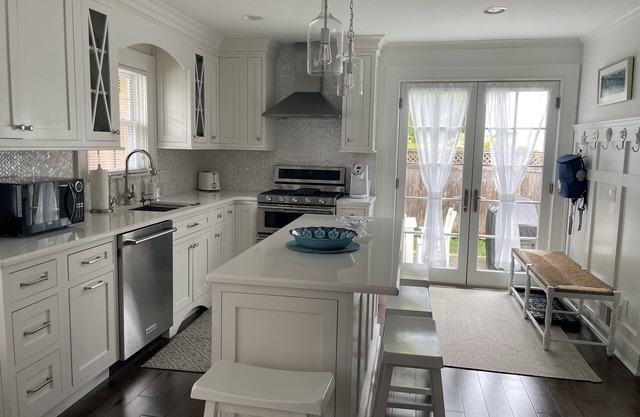 Charming 2 bedroom 1 bath Beach Cottage located in Avon 4 blocks to the beach