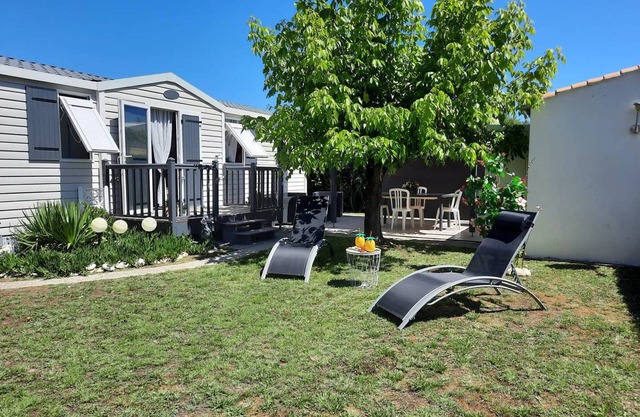 Charming 2-Bedroom Mobile Home in Dolus-d'Oléron with Outdoor Kitchen, Terrace & Close to Beach