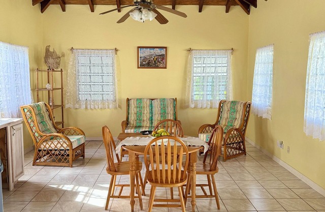 Charming 2-bedroom Guest house- an 18 minute walk from the beach